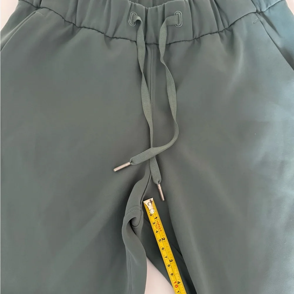 Lululemon women’s on the fly cropped pants. Size 4. Tidewater teal. - Picture 2 of 3